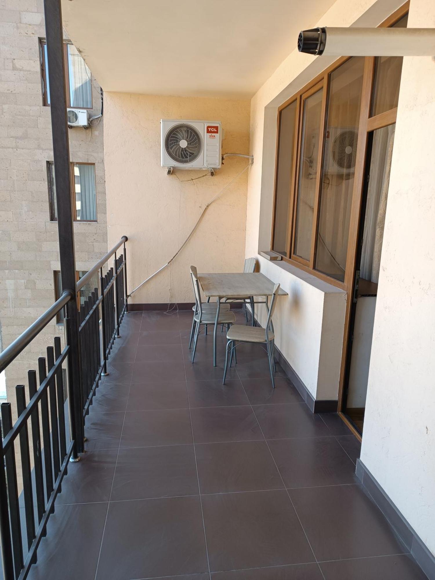 Rent Inn Yerevan On Arami Street エクステリア 写真