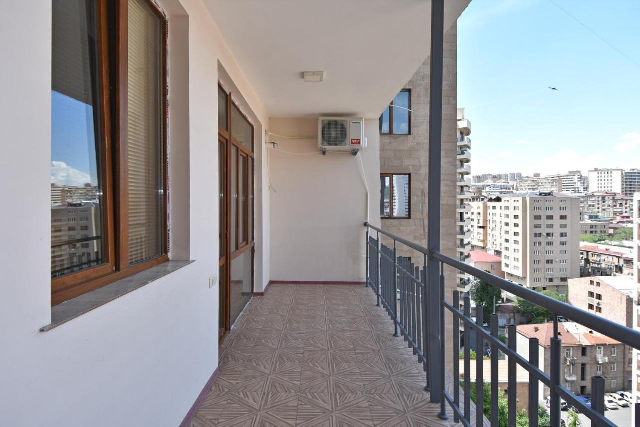 Rent Inn Yerevan On Arami Street エクステリア 写真