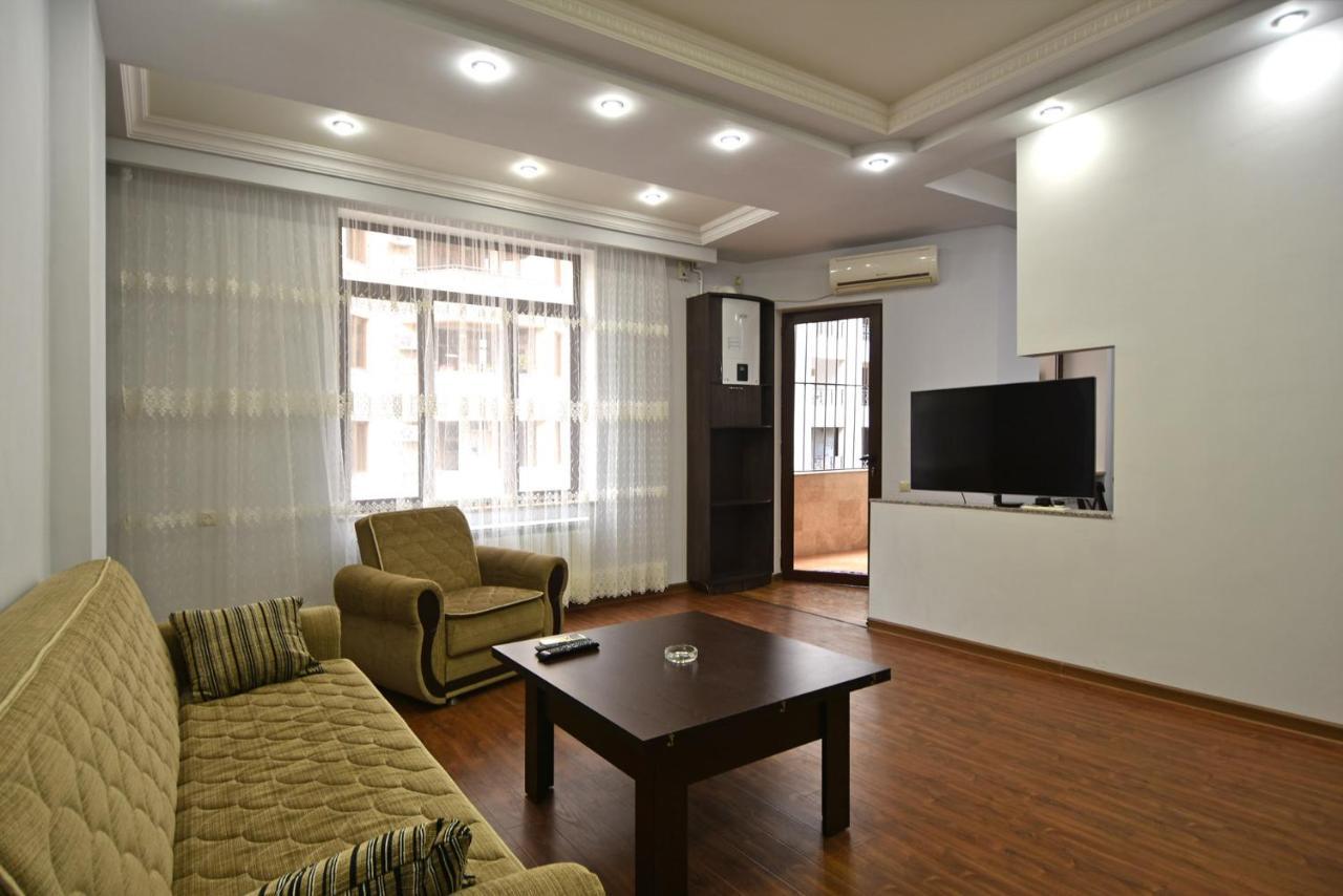 Rent Inn Yerevan On Arami Street エクステリア 写真