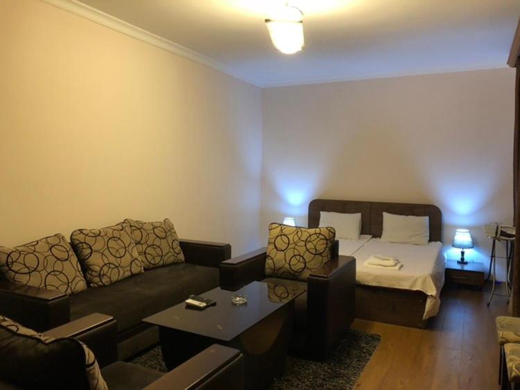 Rent Inn Yerevan On Arami Street エクステリア 写真