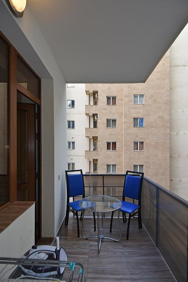 Rent Inn Yerevan On Arami Street エクステリア 写真