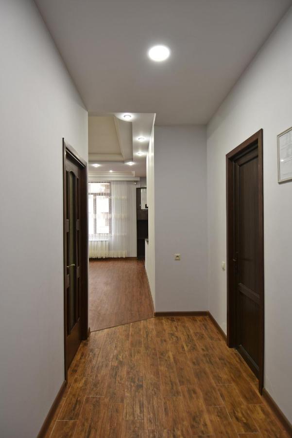 Rent Inn Yerevan On Arami Street エクステリア 写真