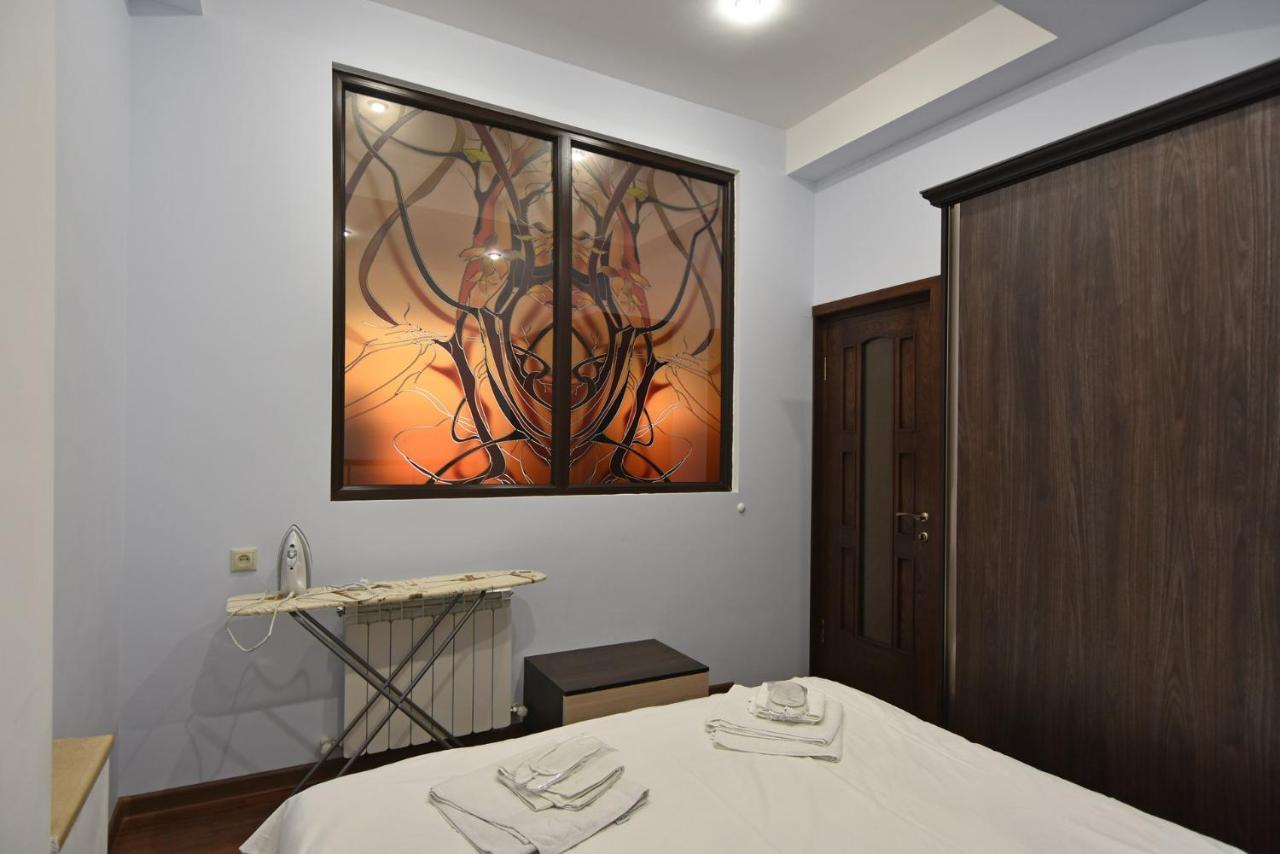 Rent Inn Yerevan On Arami Street エクステリア 写真