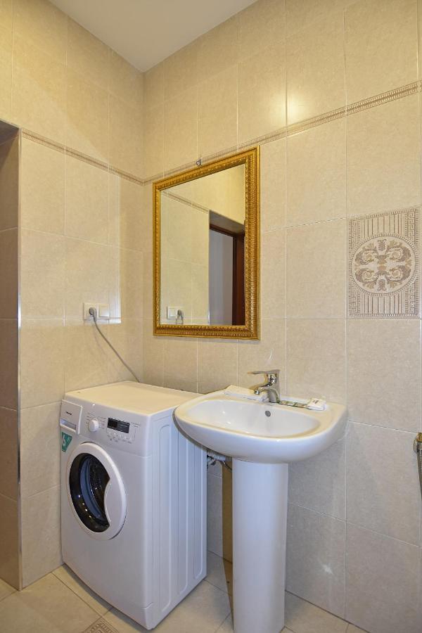 Rent Inn Yerevan On Arami Street エクステリア 写真