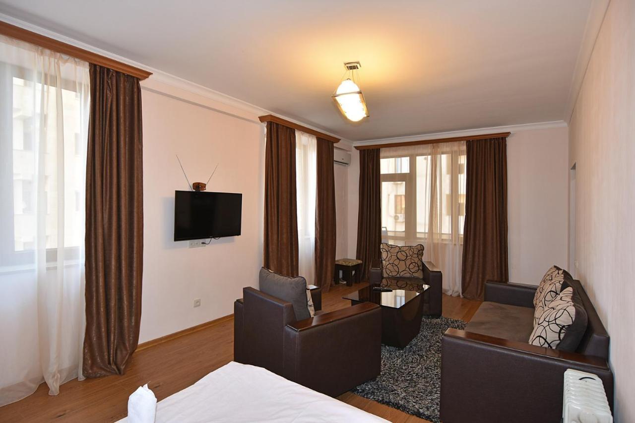 Rent Inn Yerevan On Arami Street エクステリア 写真