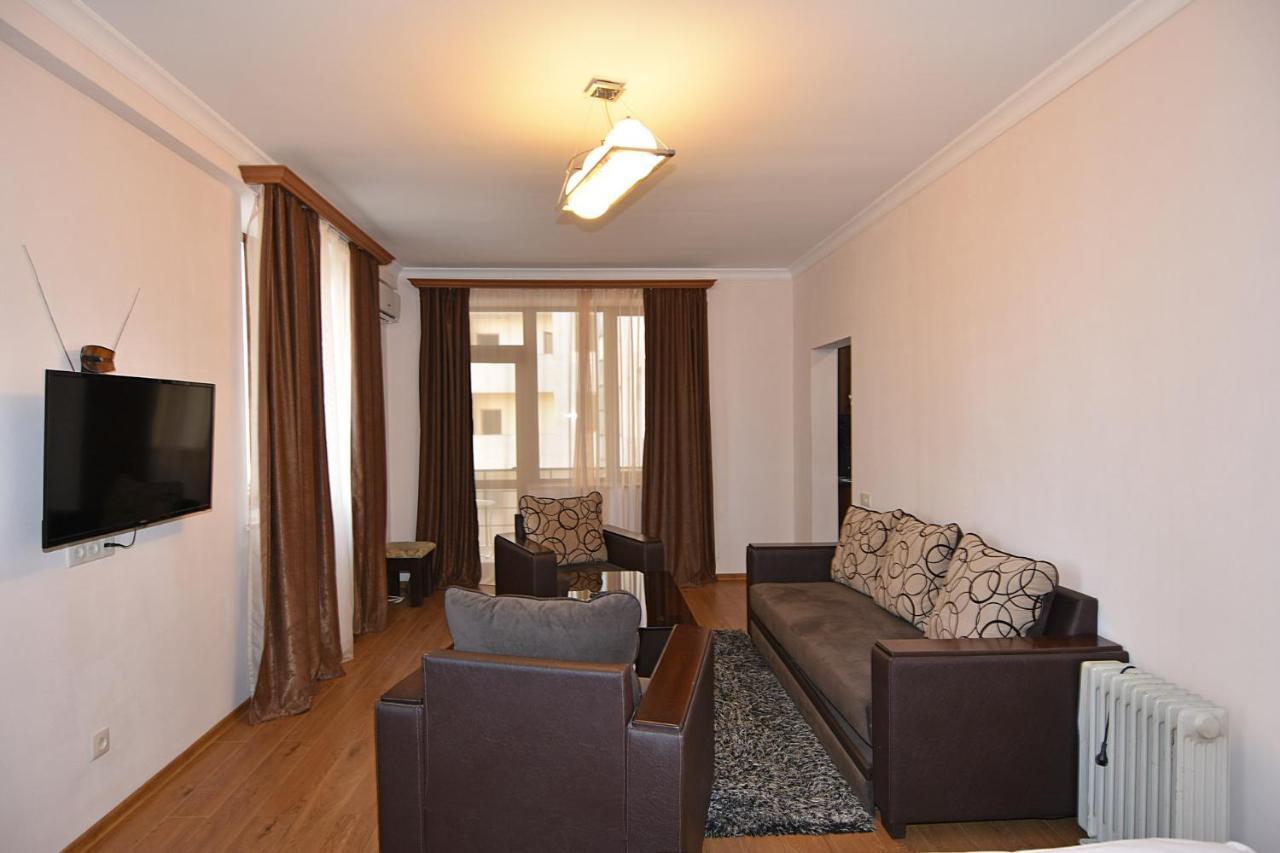 Rent Inn Yerevan On Arami Street エクステリア 写真