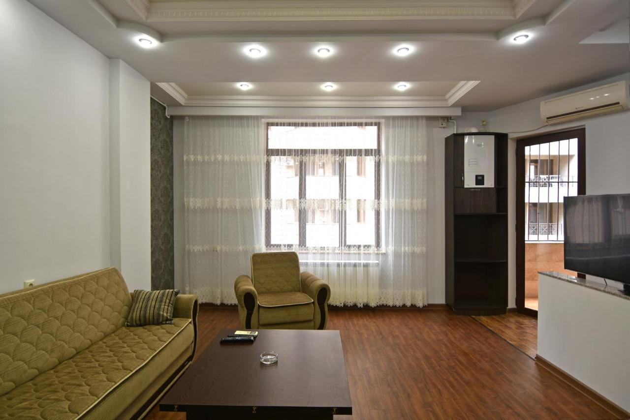 Rent Inn Yerevan On Arami Street エクステリア 写真