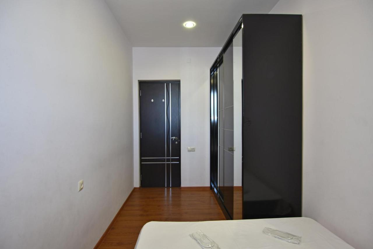Rent Inn Yerevan On Arami Street エクステリア 写真