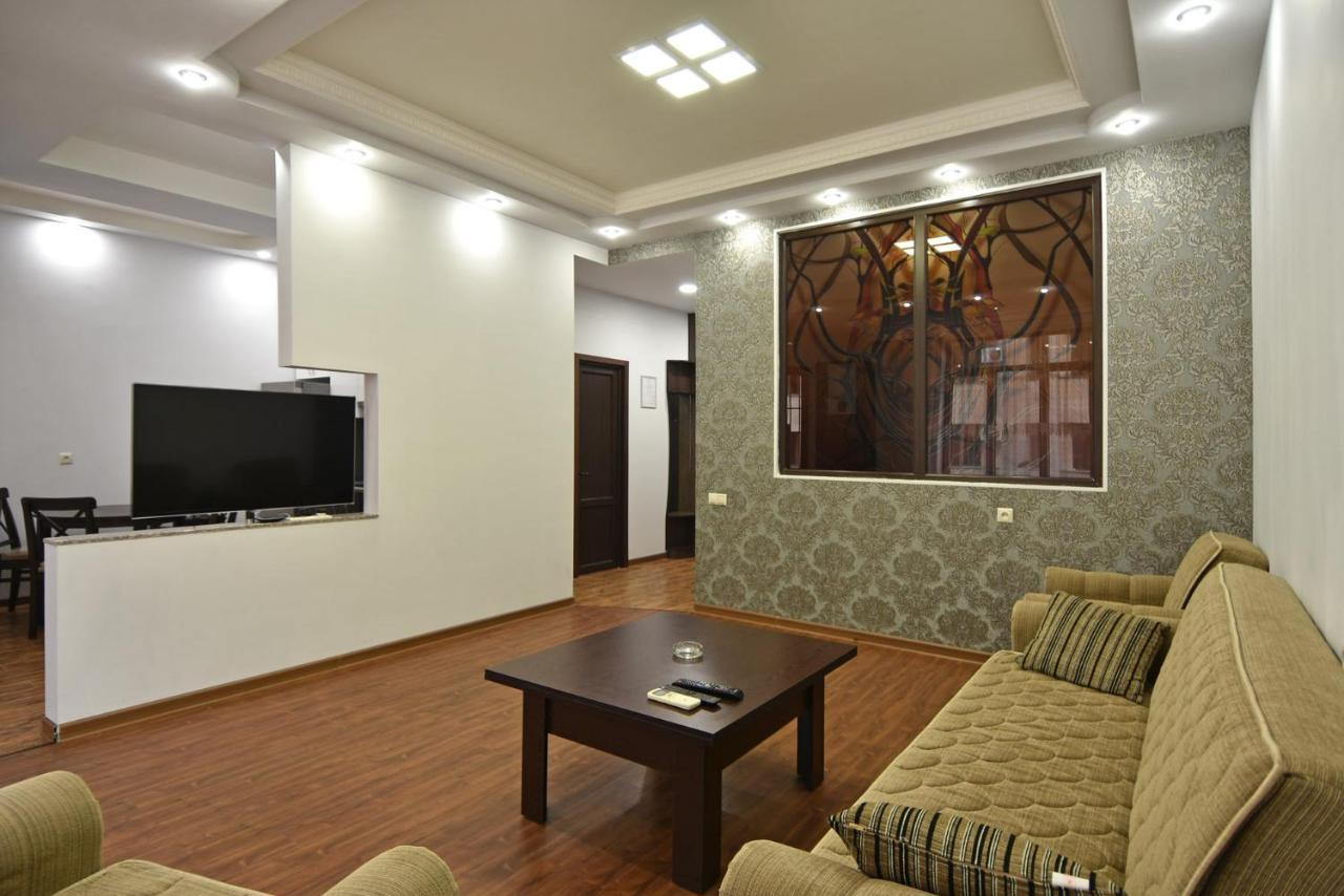Rent Inn Yerevan On Arami Street エクステリア 写真