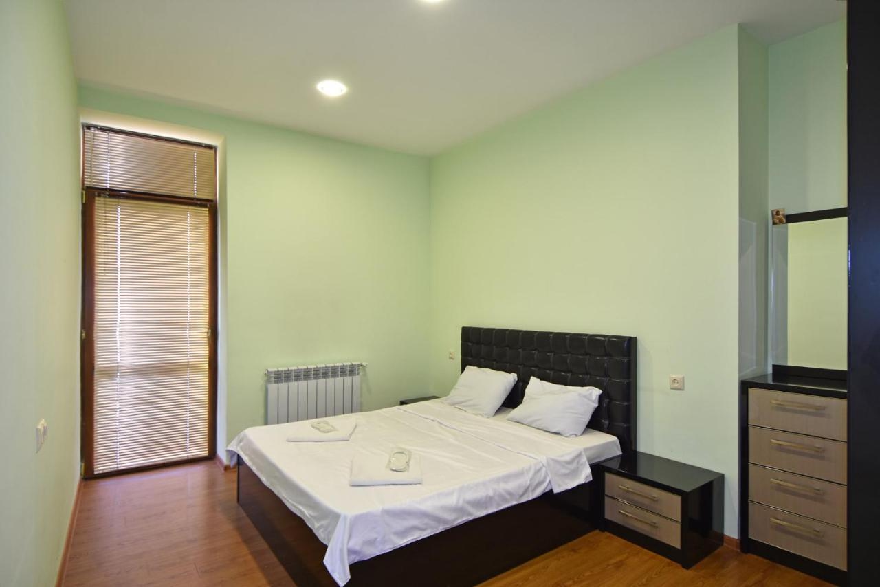Rent Inn Yerevan On Arami Street エクステリア 写真