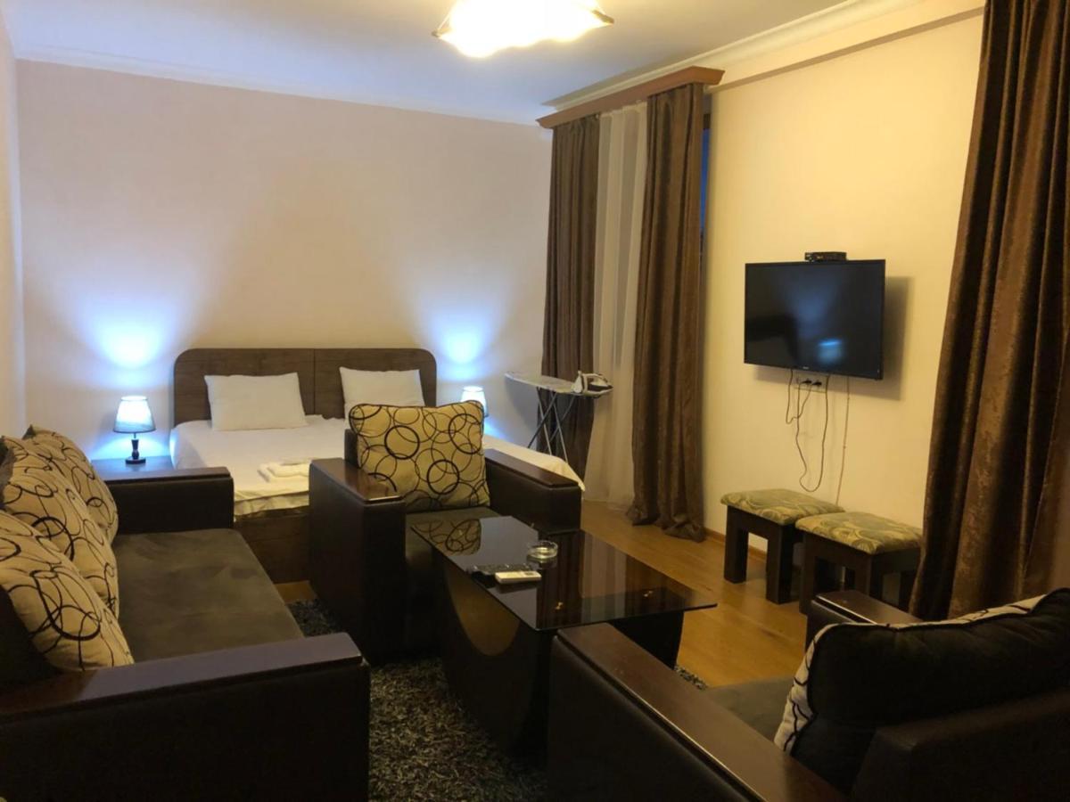Rent Inn Yerevan On Arami Street エクステリア 写真