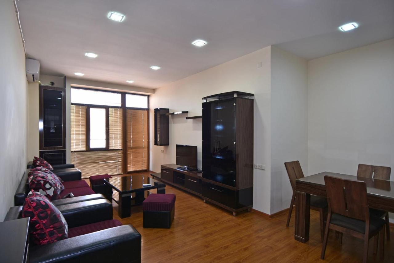 Rent Inn Yerevan On Arami Street エクステリア 写真