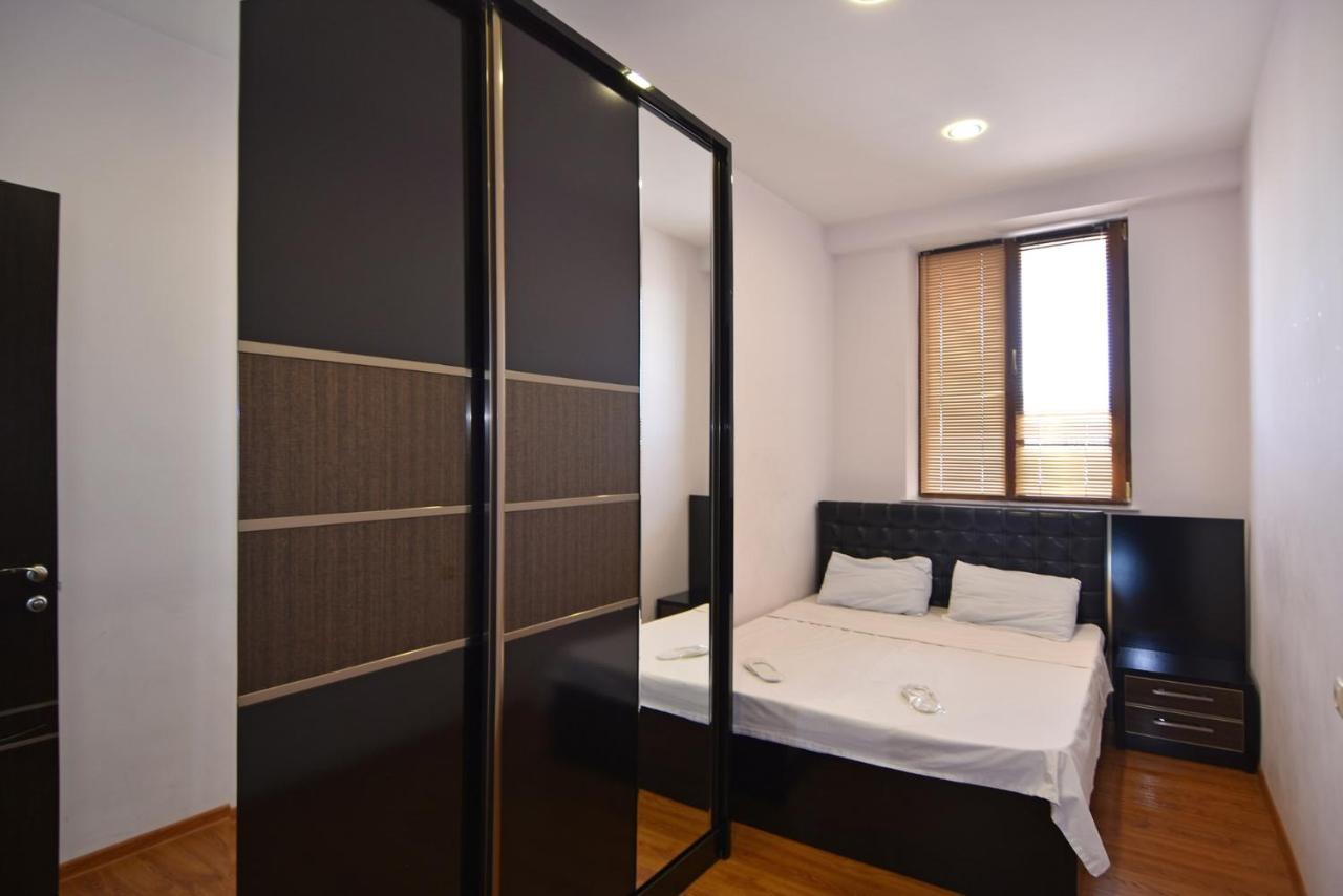 Rent Inn Yerevan On Arami Street エクステリア 写真