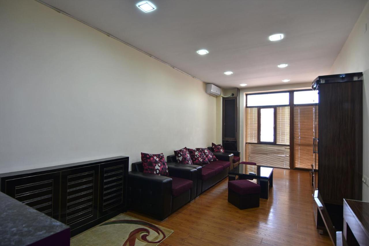 Rent Inn Yerevan On Arami Street エクステリア 写真